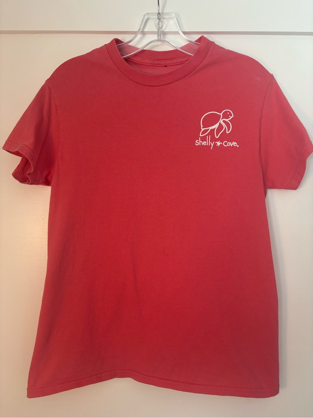 Shelly Cove Red Short Sleeve Tee size small in great condition